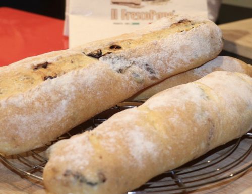 Pane di semola di grano duro alle olive siciliano