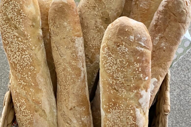 Fai questa ricetta e non comprerai più il pane, ti servirà solo un cucchiaio di legno. Pane o baguette senza Impasto
