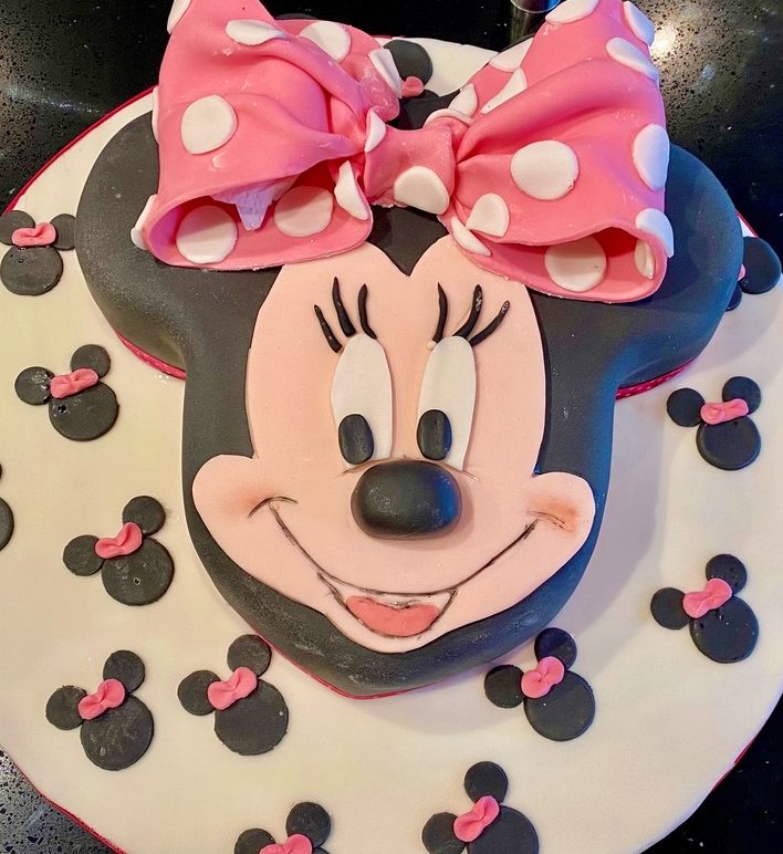 Torta Minnie  Torte, Torta di minnie, Torta a tema